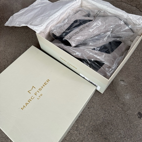 NWB Marc Fisher Zanna Suede Gray Boot - Picture 10 of 10